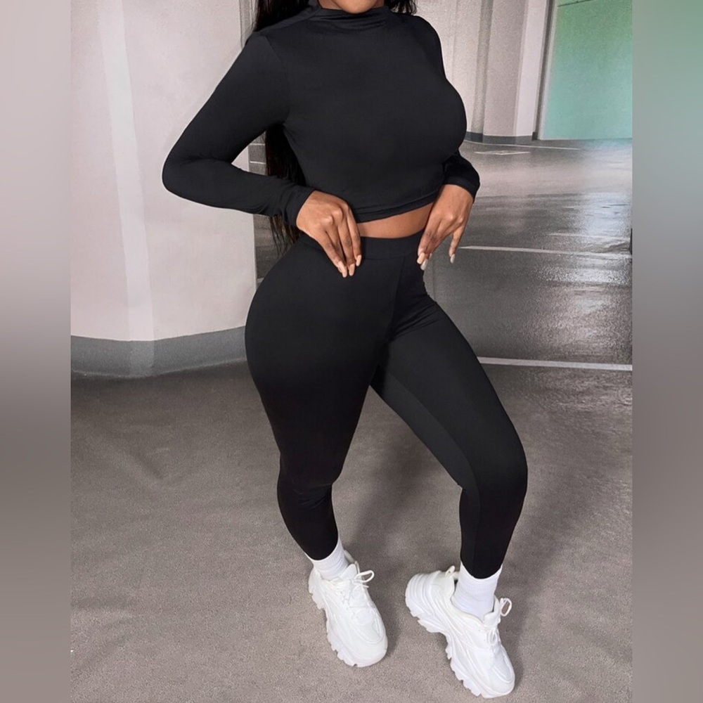 High-Waisted Leggings + Long-sleeve crop top set